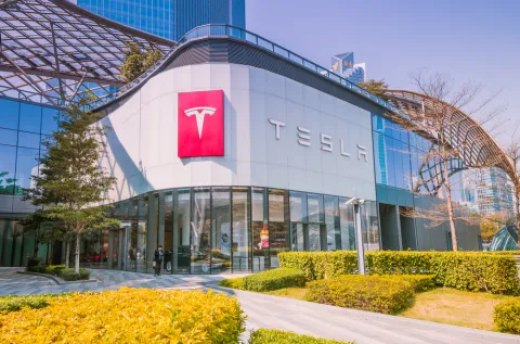 Tesla Shares Plummet After Musk's Twitter Poll Backs Stock Sale