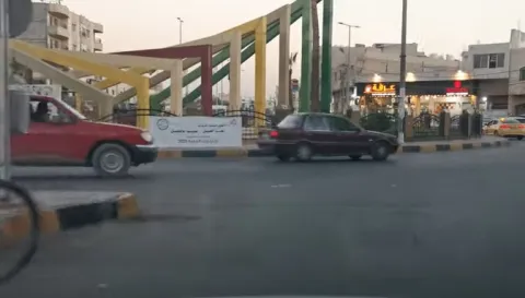 مجهول يسطو على محل صرافة في مدينة اربد الاردنية (فيديو)