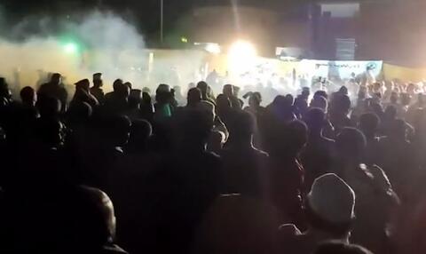 هجوم بالغاز والسلاح الأبيض على تجمع مناهض لـ