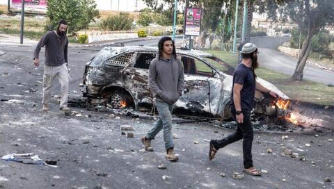 مواجهات عنيفة بين الفلسطينيين والمستوطنين في مدن الداخل