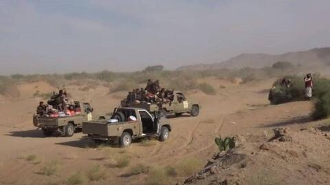 الجيش اليمني يطرد الحوثيين من مدينة النقوب والتحالف ينذرهم لإخلاء سبيل السفينة الإماراتية