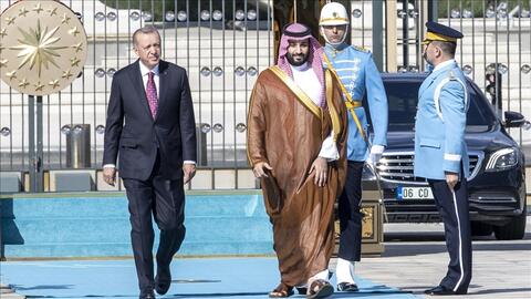 ولي العهد السعودي يصل إلى تركيا آخر محطات جولته الإقليمية