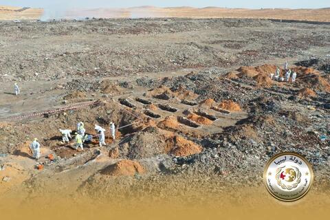 انتشال رفات 25 شخصا من مقابر جماعية بمكب قمامة في ترهونة الليبية