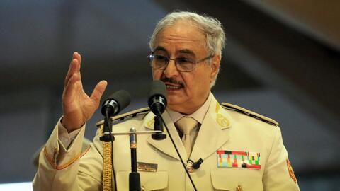 القضاء الليبي يؤجل النظر في استبعاد حفتر ويعيد سيف الإسلام مجددا للسباق الانتخابي