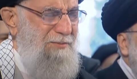 خامنئي يدعو لعدم اتهام من لا يرتدين الحجاب بالكفر