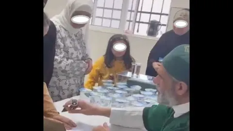 فيديو التبرك بـ