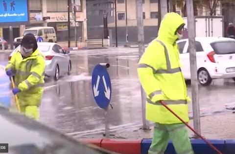 الأردن.. 10 دنانير مكافأة لعامل عثر على 20 الف دينار في النفايات !