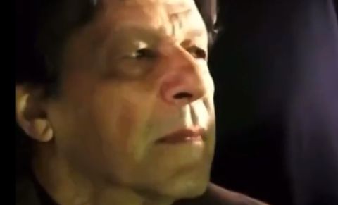 محكمة باكستانية تامر بحبس عمران خان 8 ايام على ذمة التحقيق بقضية فساد