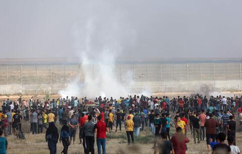 إسرائيل تتصدى بالرصاص والغاز لتظاهرة في ذكرى حرق الاقصى شرقي غزة