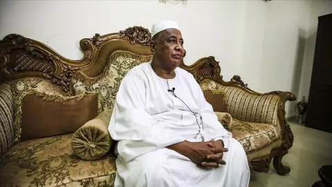 القضاء السوداني يبرئ رئيس حزب البشير من تهم الإرهاب