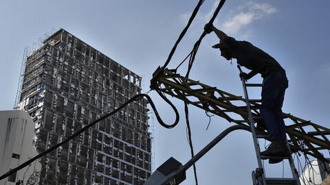 لبنان على موعد مع عتمة شاملة والأزمات تدفع مواطنيه للانتحار