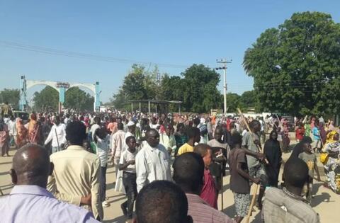 السودان.. محتجون يحرقون مقر حكومة النيل الأزرق احتجاجا على العنف القبلي