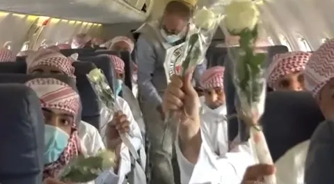 التحالف ينقل الأسرى الحوثيين المفرج عنهم من السعودية الى اليمن