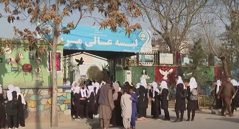 طالبان تبرر غلق مدارس الإناث برفض الأهالي إرسال بناتهم إليها