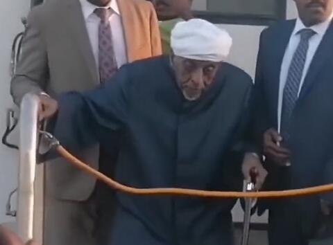 الميرغني يعود للسودان بعد 10 سنوات أمضاها في مصر