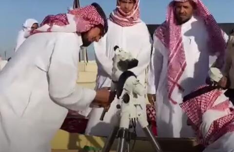 الهلال وُلد بسماء السعودية ورؤيته ممكنة من تمير وسدير