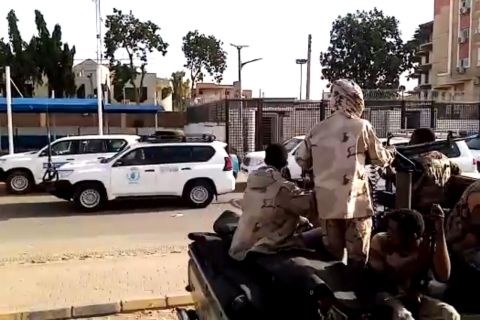 البابا فرنسيس يدعو لوقف العنف واستئناف 