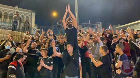 إسرائيل ترضخ وتزيل الحواجز من باب العامود بالقدس ووساطة مصرية لوقف التصعيد بغزة