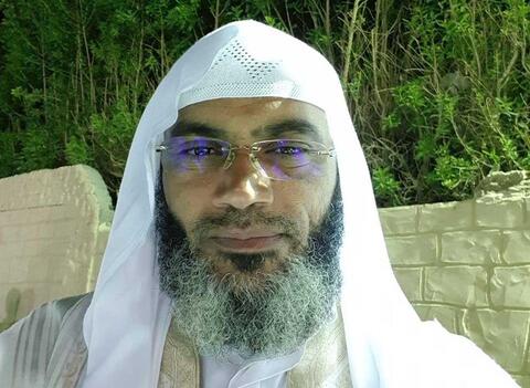 داعية تونسي يعلن الاربعاء أول أيام العيد ويجاهر بالافطار .. فيديو