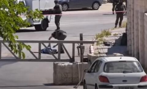 الجيش الإسرائيلي يقتل فلسطينيًا في الخليل بزعم محاولته تنفيذ عملية طعن.. فيديو