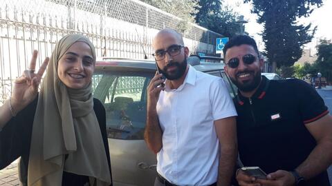 إسرائيل تفرج عن الناشطة منى الكرد وشقيقها محمد