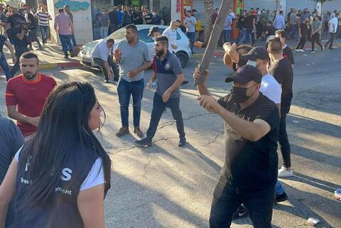 مشعل معزيا زوجة نزار بنات: لنا الفخر بشجاعته