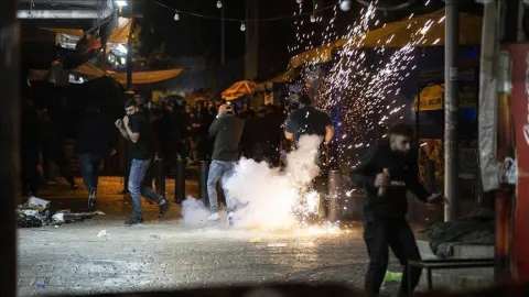 تجدد المواجهات بين الفلسطينيين والقوات الاسرائيلية في القدس