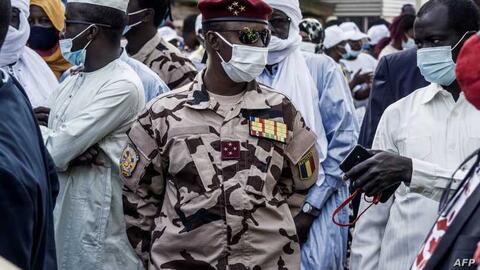 ماكرون يشارك بجنازة ديبي والمتمردين يتوعدون بتصفيه ابن الرئيس