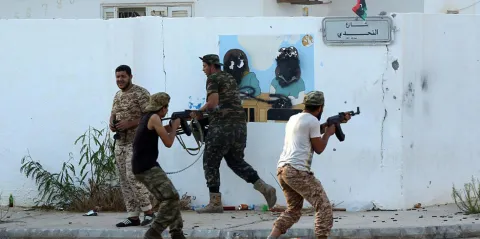 حفتر يمنع هبوط طائرة الوفد الامني الحكومي في بنغازي بحجة وجود ارهابيين