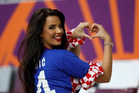 بعد تعريها في صحراء قطر: اول صور لملكة جمال كرواتيا إيفانا نول بالملابس