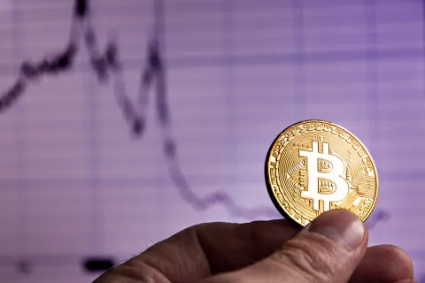 أسعار العملات الرقمية اليوم البيتكوين تكسر حاجز 51$ ألف والدوج كوين ترتفع 7 بالمئة