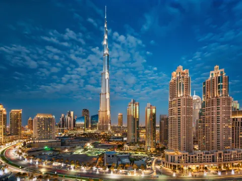 اقتصاد دبي قد ينمو بـ4.9 %مع نهاية 2021 