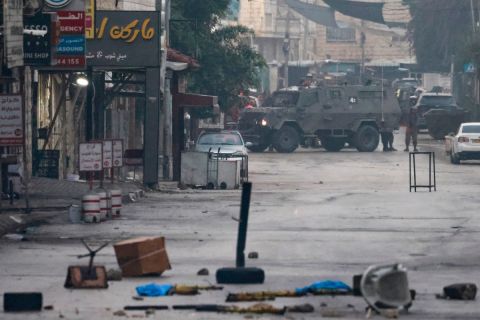 بالفيديو والصور.. مقتل 8 جنود اسرائيليين في كمين 