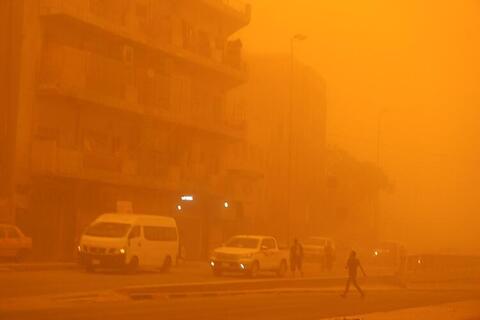 Latest Sandstorm Forces Iraq to a Standstill (AFP)