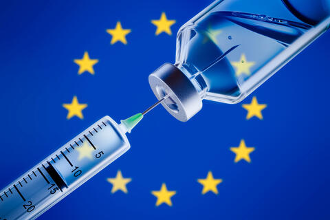EU Mulls Allowing Entry of Foreigners Vaccinated by EU-Approved Jabs