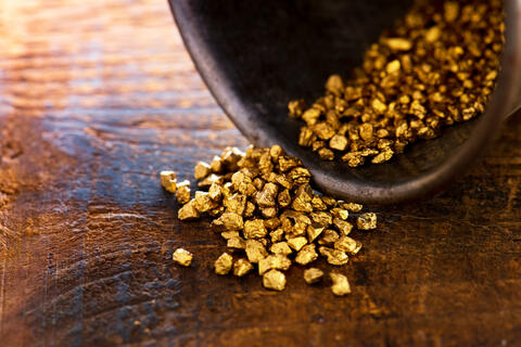 Why Gold Will Remain the Star of Safe-Havens in 2021