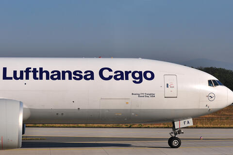 Qatar Airways Grounds Airbus A350s As Fuselage Degrading