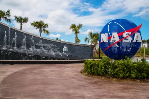 Nasa Chooses Elon Musk's SpaceX for Jupiter Moon Mission