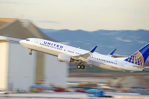 United Airlines to Buy 100 Electric Aircraft to Reduce Greenhouse Gas Emissions