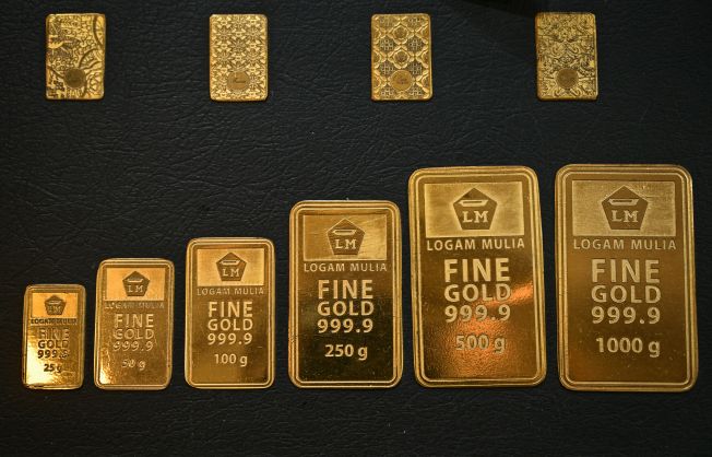 Gold jumps 2% to two-week high as weak U.S. data fuels Fed rate cut bets